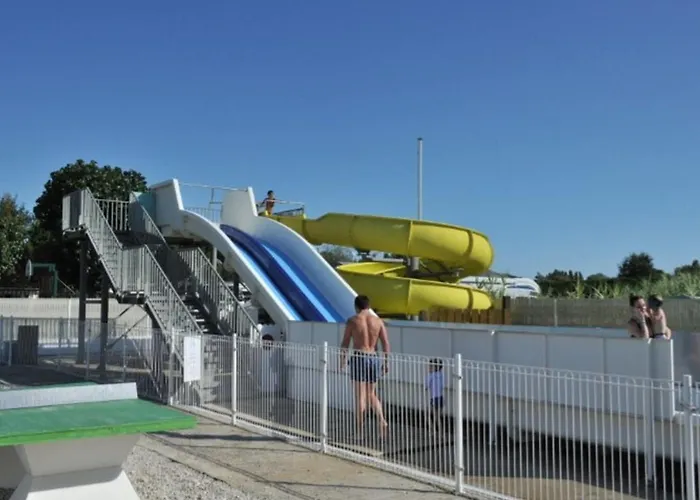 Mobil-home Avec Terrasse Pour 5 Personnes à Saint-pierre-d'oléron - Api-1-52-987 Parque de Campismo