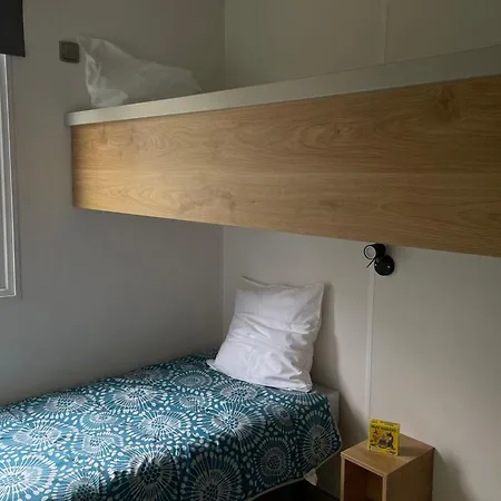 Mobil-home Avec Terrasse Pour 5 Personnes à Saint-pierre-d'oléron - Api-1-52-987 Camping *