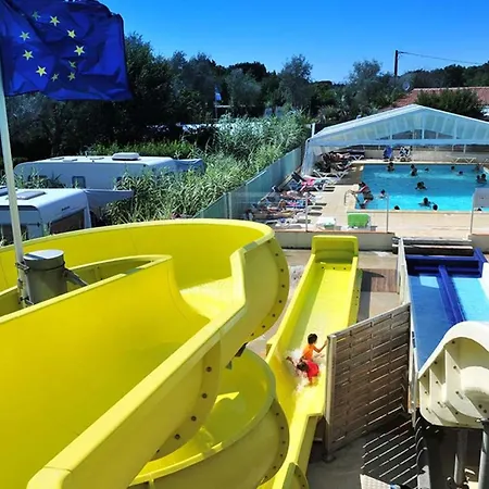 Campsite Mobil-home Avec Terrasse Pour 5 Personnes A - Api-1-52-987 Saint-Pierre-d'Oleron