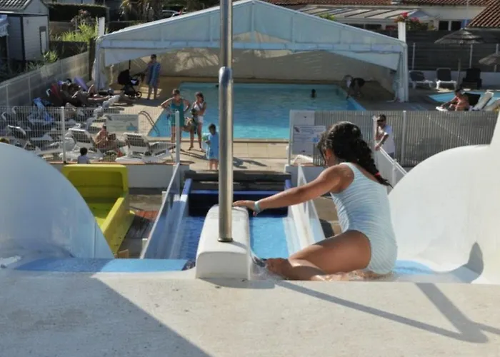 Mobil-home Avec Terrasse Pour 5 Personnes à Saint-pierre-d'oléron - Api-1-52-987 * Saint-Pierre-d'Oleron